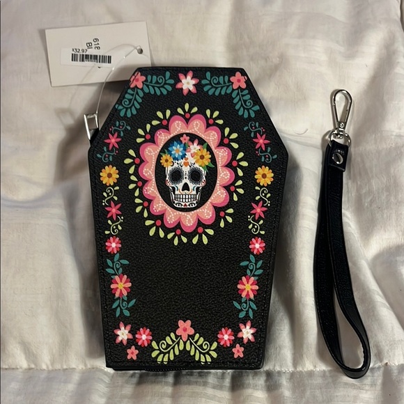 Coffin-Shaped Wristlet Wallet with Floral Skull Design - Picture 5 of 6